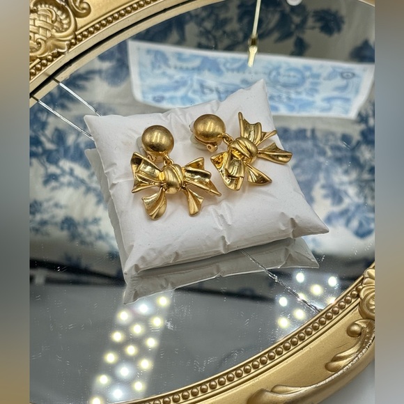 🆕 OSCAR DE LA RENTA 🧿 NWOT Gilded Gold Bow Clip-On Earrings - Picture 14 of 14